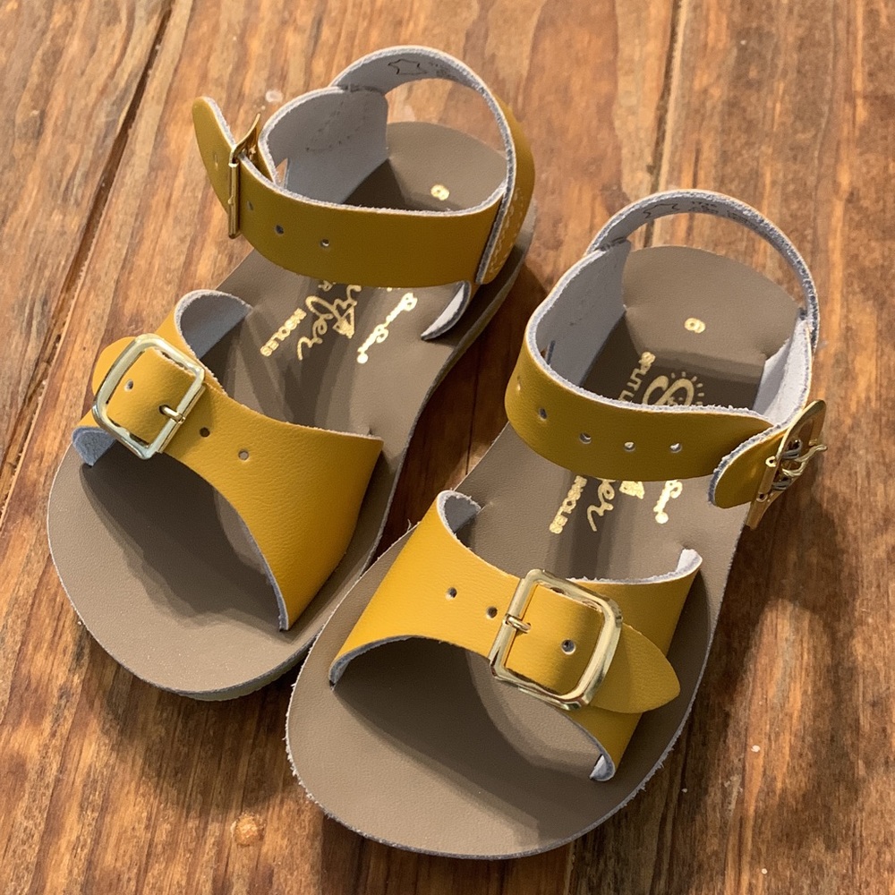 Sun-San surfer size 6. BRAND NEW.